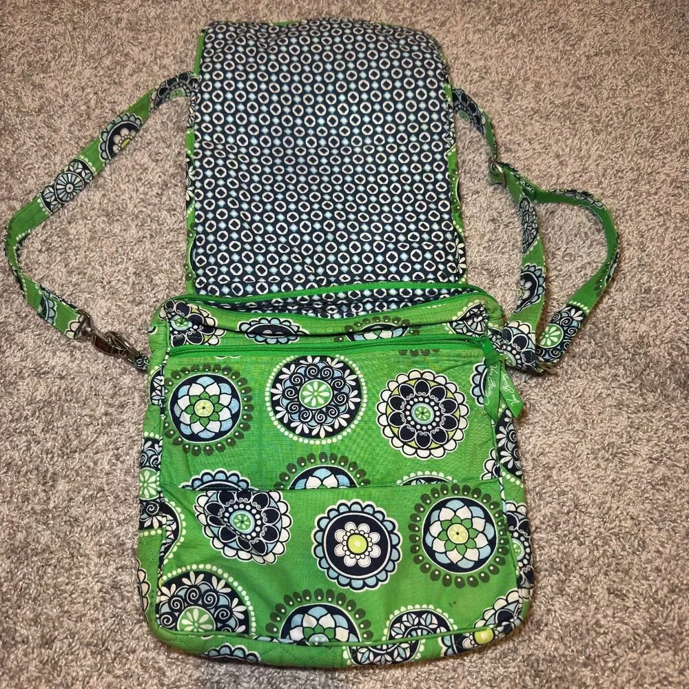 Vera Bradley Bag Green Mailbag Crossbody Cupcake Quilted Floral Retired Purse